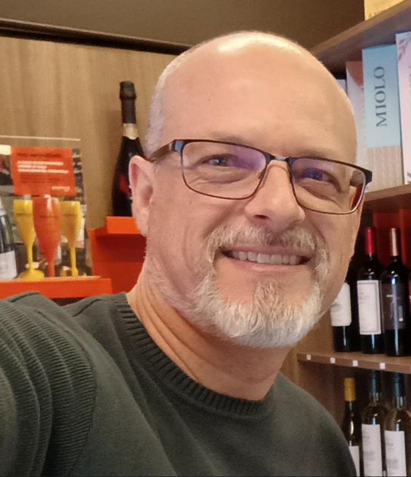 Dr. Sandro Hillebrand